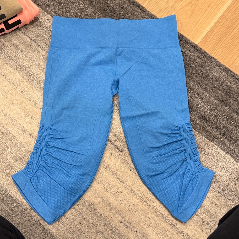 Blue Lulu Lemon Kapris with Ruched Sides